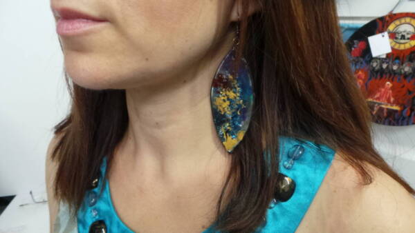 IRIDESCENT EARRINGS SET - Image 2
