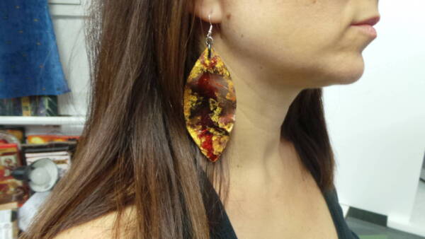 IRIDESCENT EARRINGS SET - Image 2