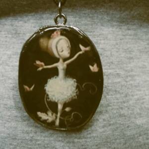 WOMEN'S PENDANT – A gothic ballerina dances together with the darkness.