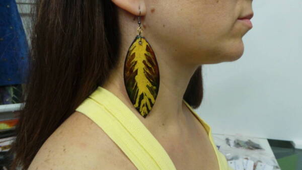 IRIDESCENT EARRINGS SET - Image 2